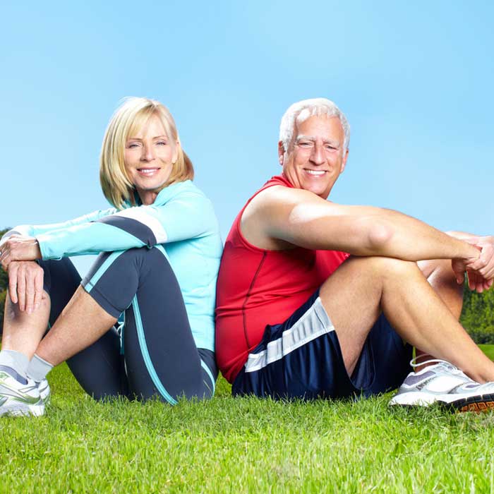 A senior couple enjoying the sun at Weight Crafters.